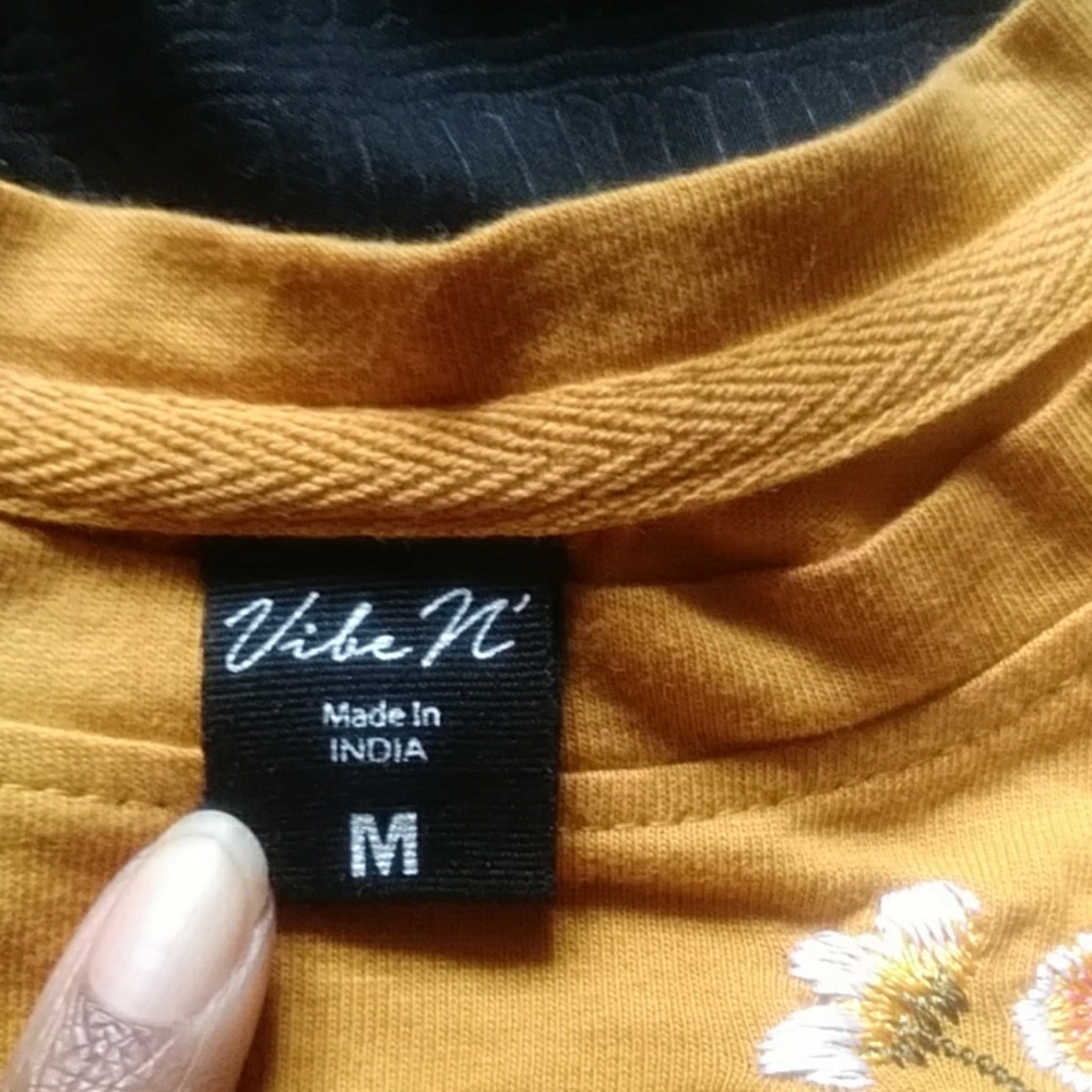 Shirt - Picture 3 of 4